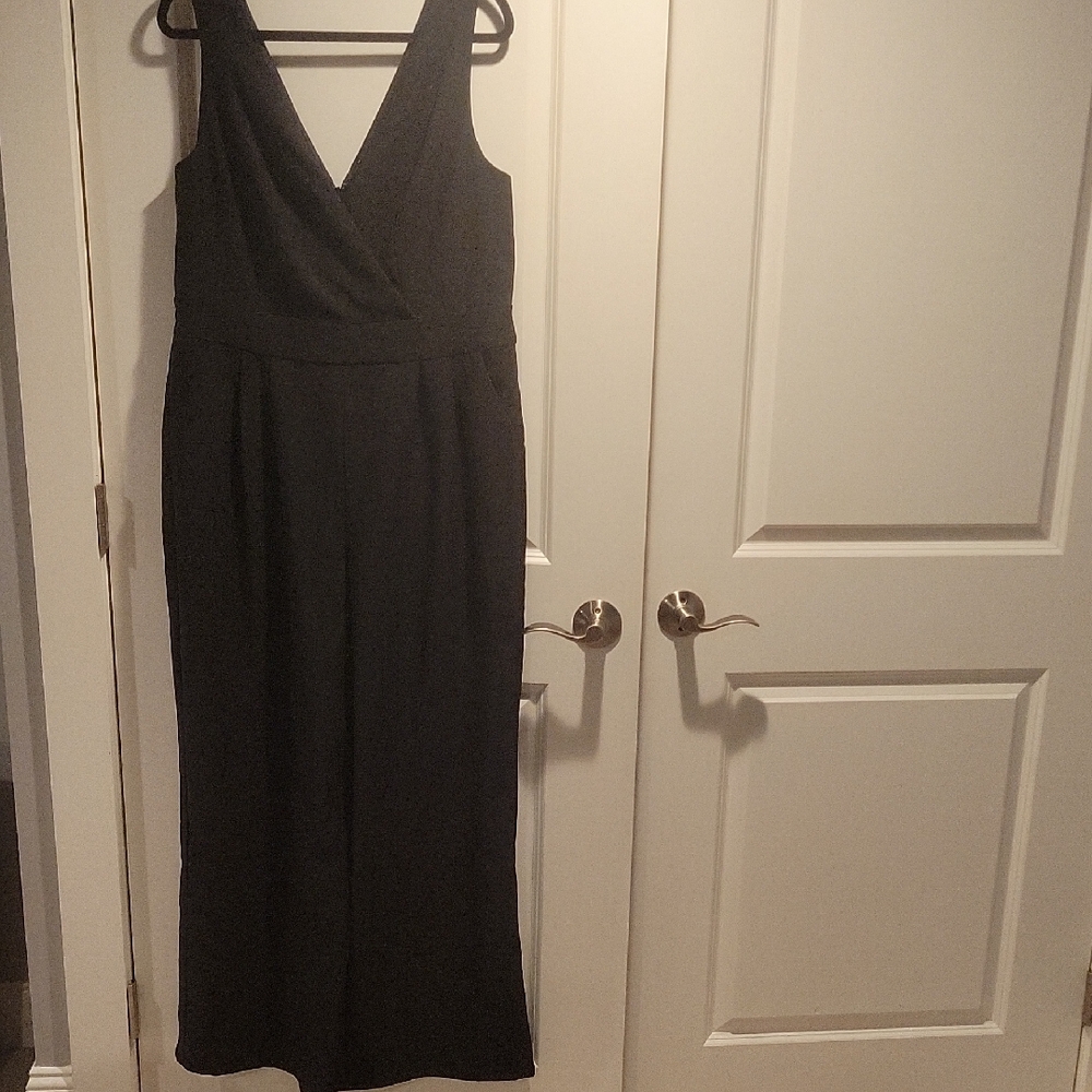 Elegant Black Sleeveless Jumpsuit